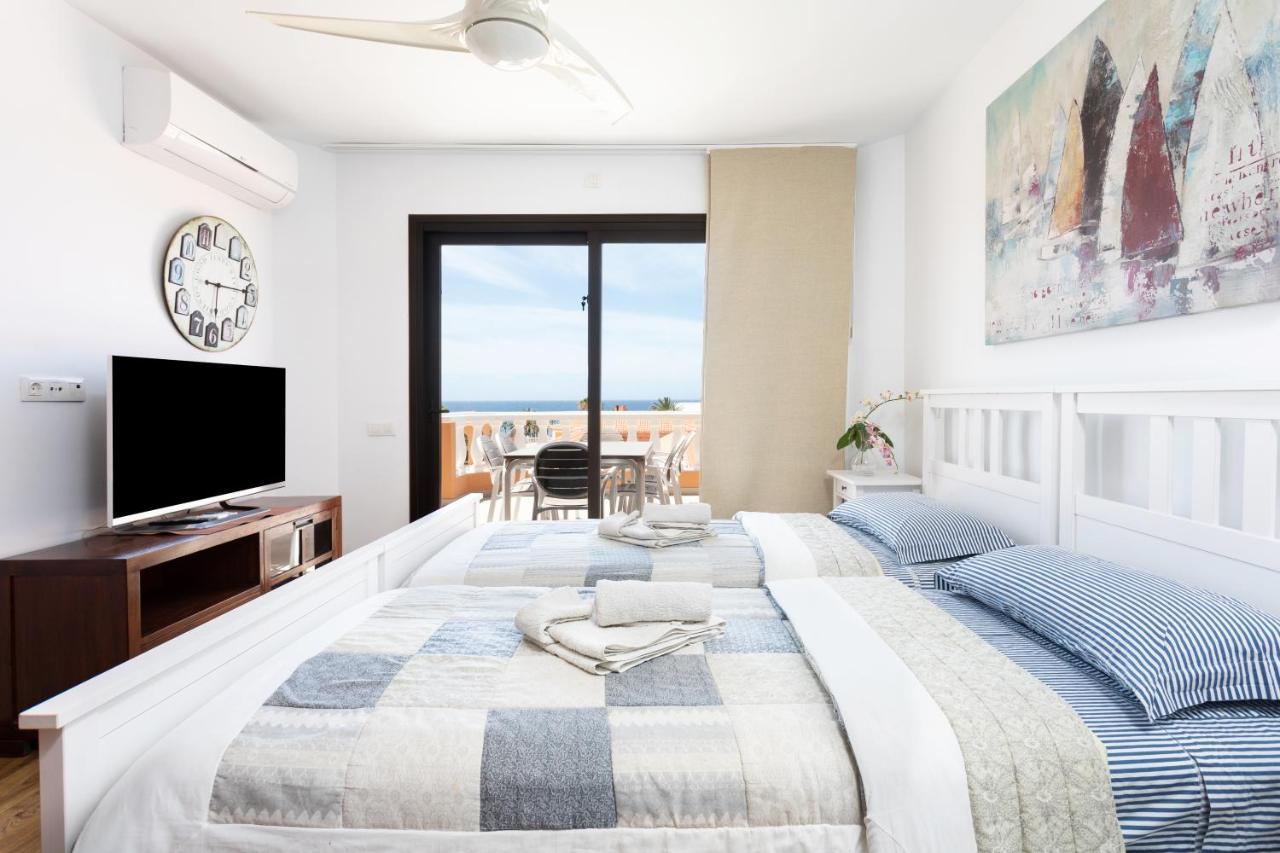 Exclusive Penthouse: Beachfront Oasis with Heated Pool Playa de las Americas  Exterior photo