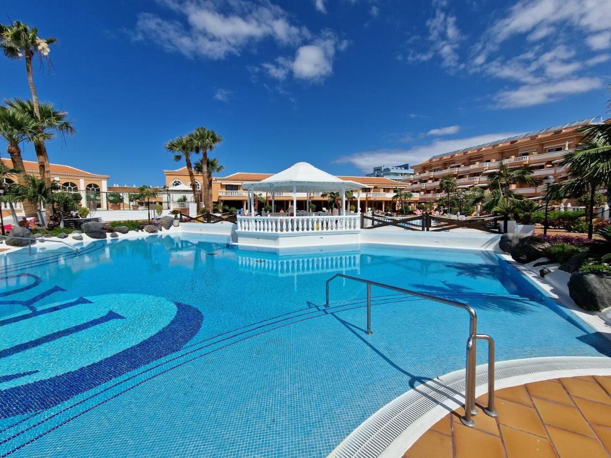 Exclusive Penthouse: Beachfront Oasis with Heated Pool Playa de las Americas  Exterior photo
