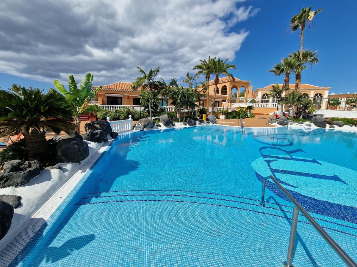 Exclusive Penthouse: Beachfront Oasis with Heated Pool Playa de las Americas  Exterior photo