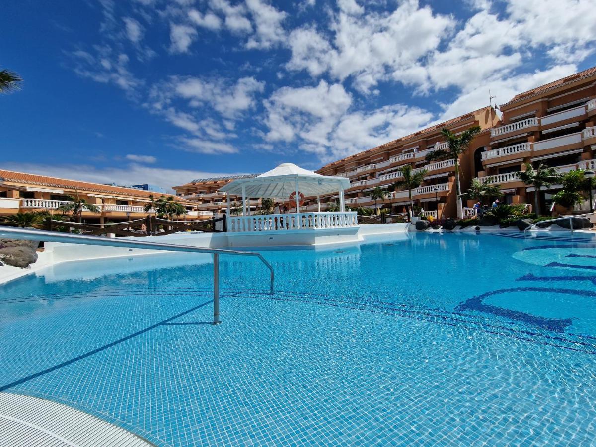 Exclusive Penthouse: Beachfront Oasis with Heated Pool Playa de las Americas  Exterior photo