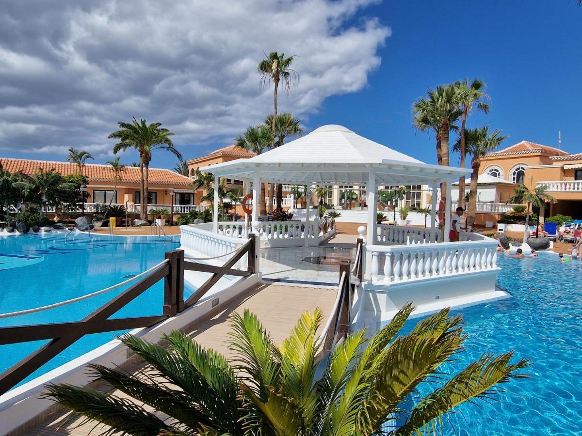 Exclusive Penthouse: Beachfront Oasis with Heated Pool Playa de las Americas  Exterior photo