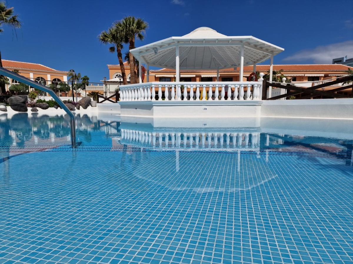Exclusive Penthouse: Beachfront Oasis with Heated Pool Playa de las Americas  Exterior photo